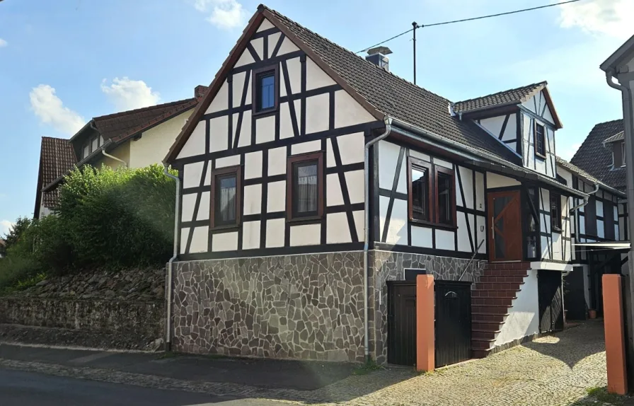 Haupthaus - Haus kaufen in Nidda / Ulfa - Exklusive Hofreite mit vielseitigem Raumangebot und modernem Komfort