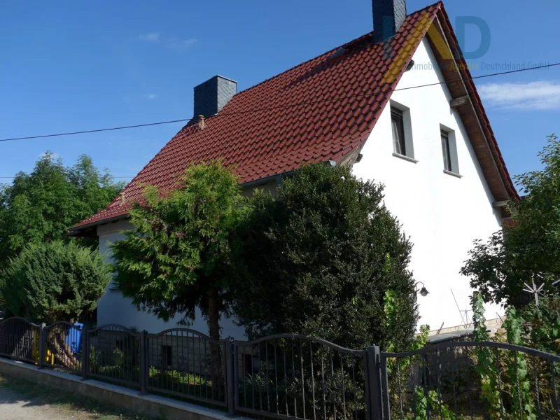  - Haus kaufen in Buttstädt - Geräumiges Einfamilienhaus mit zwei Baugrundstücken – Erholungsidylle und Potenzial in einem