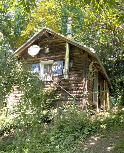 Blockhütte - Haus kaufen in Adlkofen / Deutenkofen - BLOCKHÜTTE - LIEBE - NATUR -FREIZEIT - 4000m²