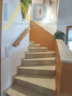  - Haus kaufen in Landshut - Familienidyll mit Arbeitsplatz in Landshut. Ihr Traumhaus mit Werkstatt und Büro. Die perfekte Symbiose aus Leben und Arbeiten!