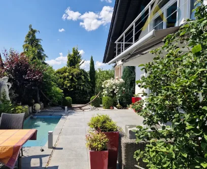 Haus-Terrasse - Haus kaufen in Karlsbad - Ein schönes Einfamilienhaus mit einer Einliegerwohnung und viel Komfort.