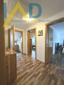  - Haus kaufen in Höxter / Godelheim - Mehrfamilienhaus ca 190m²  mit drei Wohneinheiten in ruhiger Lage von Godelheim, Höxte –Modernisiert und sofort bezugsfertig Onlinebesichtigung