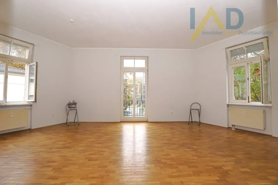 Wohn Essbereich mit Balkon - Wohnung kaufen in Ludwigshafen am Rhein / Friesenheim - Schöne, helle 2-Zimmer-Wohnung, Küche, Bad, Balkon, Nähe Krankenhaus und BASF