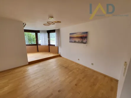 EG - Wohnung kaufen in Bad Urach - Helle 4,5-Zimmer-Maisonette mit Balkon und Terrasse in Bad Urach