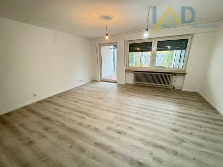 Wohnzimmer Erdgeschoss - Haus kaufen in Nürnberg - Großzügig geschnittenes Reihenmittelhaus in schöner Wohnsiedlung mit Wintergarten und Garage