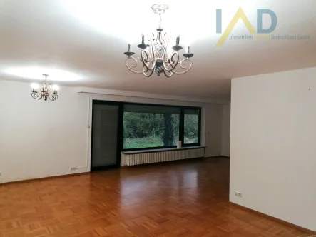  - Haus kaufen in Saarbrücken / Ottenhausen - Bungalow für gehobene Ansprüche und zusätzliches Bauland in Saarbrücken