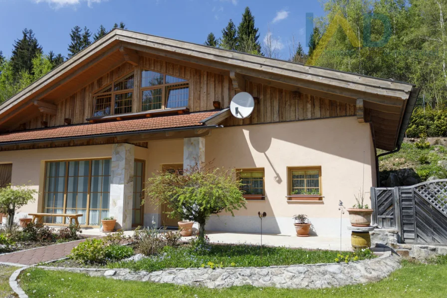  - Haus kaufen in Hauzenberg / Penzenstadl - Außergewöhnliches, gepflegtes Ferienhaus