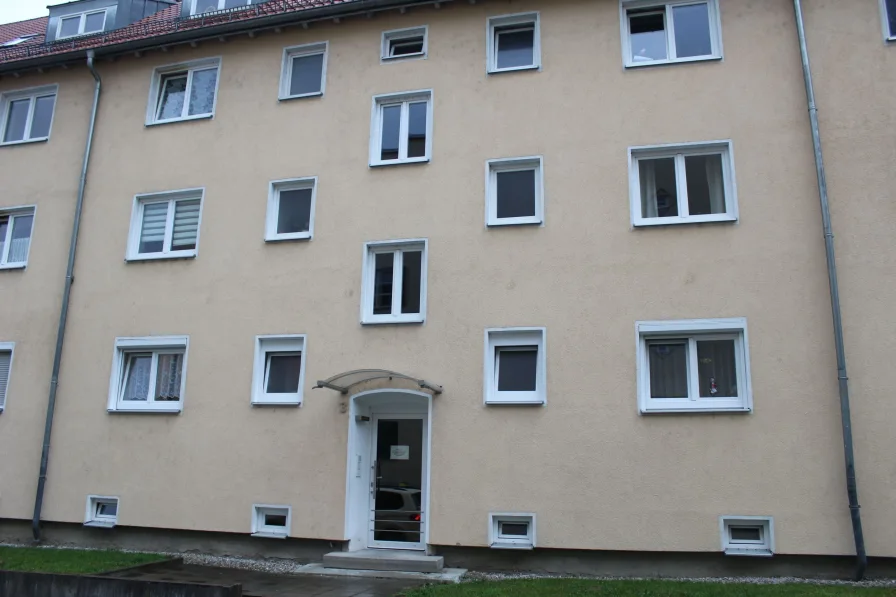 Ansicht - Wohnung kaufen in Augsburg - Lechhausen - vermietete 3 Zimmer Maisonette-Wohnung