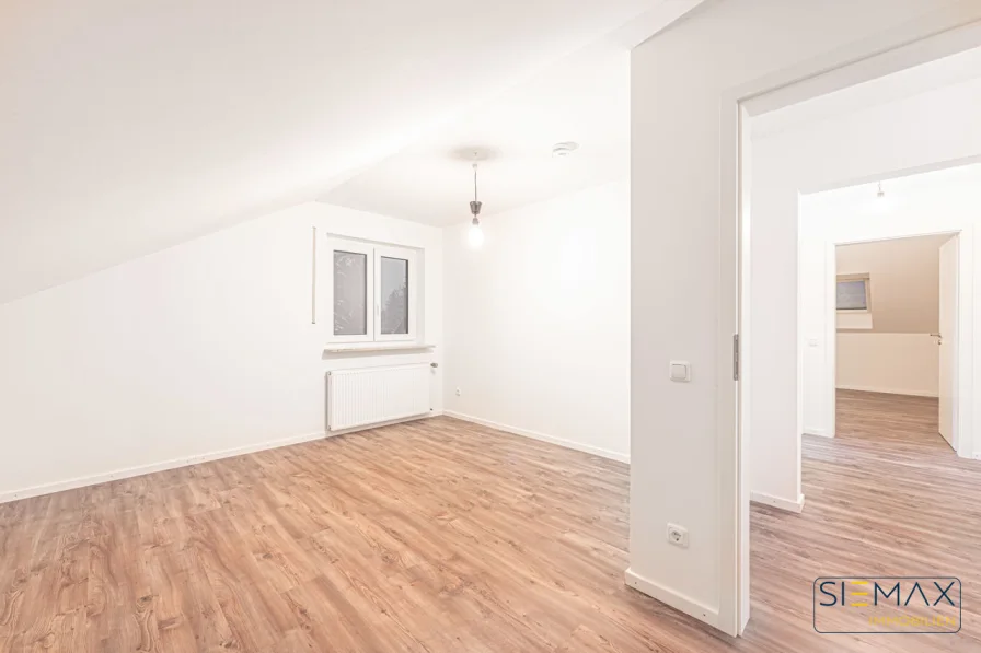 Schlafzimmer - Wohnung kaufen in München / Trudering - Nutzen Sie die Möglichkeit, 2-Zimmer-Dachgeschoss-Wohnung mit Balkon,
