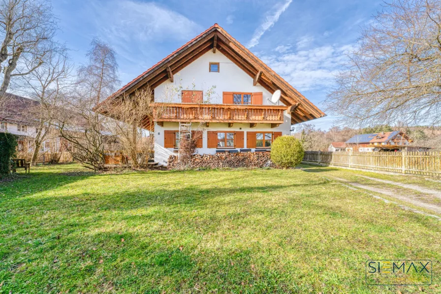 Garten vorne - Haus kaufen in Thaining - Ökologisch - gemütlich - nachhaltigZweifamilienhaus in Thaining