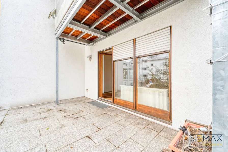 Terrasse mit Blick zum Wohnzimmer