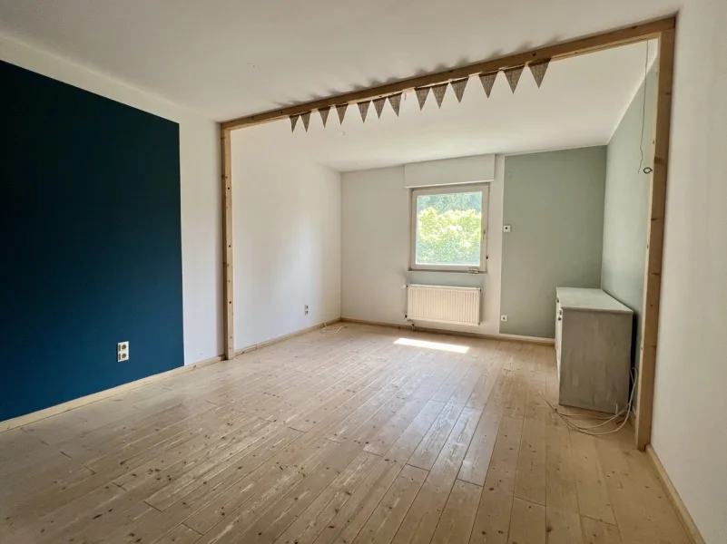 großzügiges Schlafzimmer 