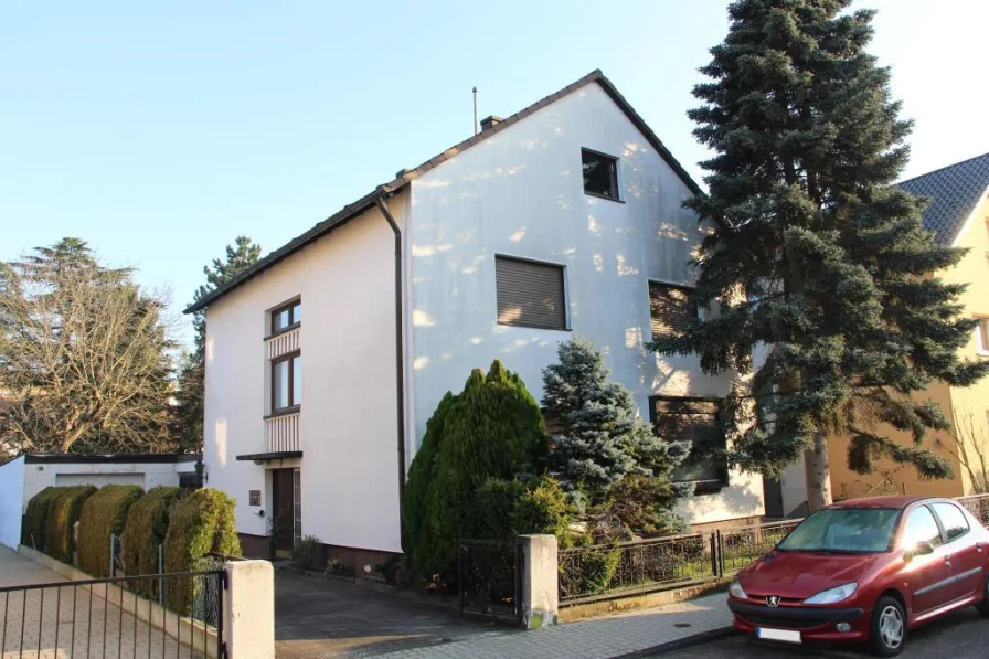 Straßenansicht - Haus kaufen in Karlsruhe Nordweststadt - 3-Familienwohnhaus in gesuchter Lage der Nordweststadt