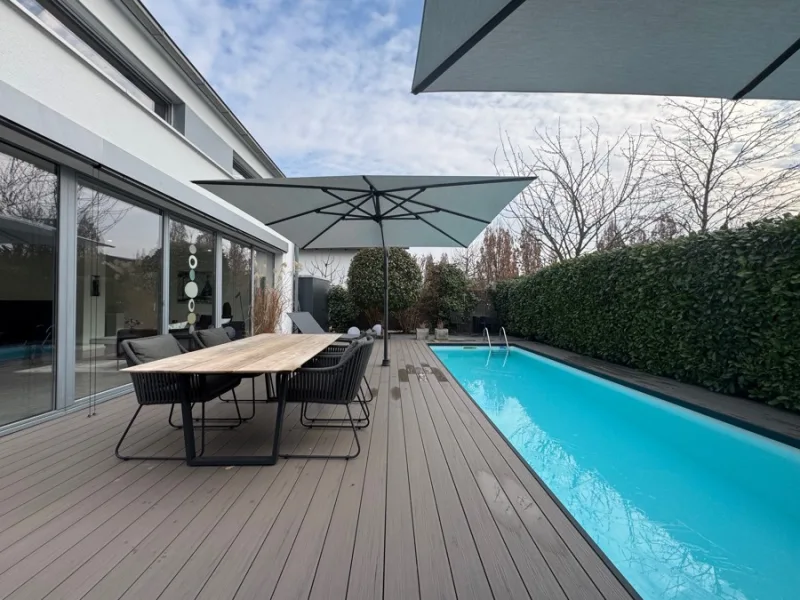 Terrasse mit Pool Ansicht 3