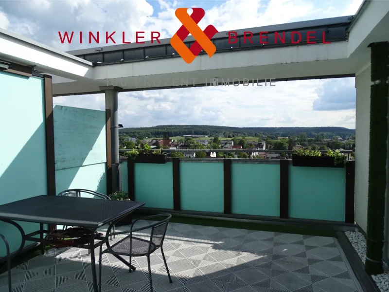 Titelbild - Wohnung kaufen in Bayreuth - Sanierte Dachterrassenwohnung im 11. OG mit Blick über Bayreuth