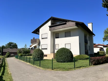 Ost-Ansicht - Wohnung mieten in Wehr - Hochwertig renovierte, teilmöblierte 1-Zimmer-Wohnung mit Ost-Balkon