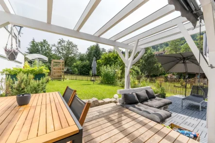 überdachte Terrasse - Wohnung kaufen in Wehr - Großzügige 4-Zimmer-Wohnung mit schöner Süd-Terrasse und Stellplatz