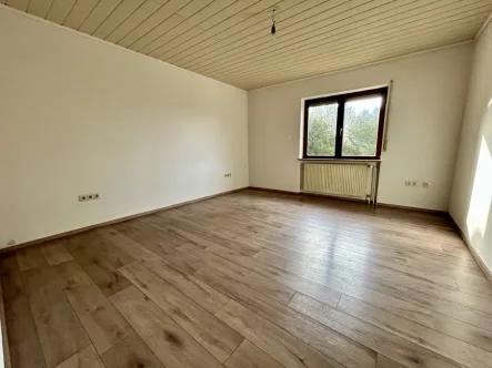 Eltern - Wohnung kaufen in Schopfheim / Eichen - Mit ein wenig handwerklichem Geschick zum Schmuckstück | 3-Zimmerwohnung mit Terrasse