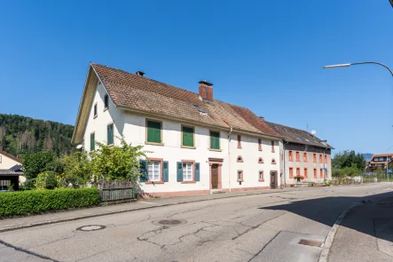 Bild - Haus kaufen in Schopfheim / Fahrnau - Attraktives Mehrfamilienhaus in Schopfheim - Investoren-Chance mit Potenzial und Rendite