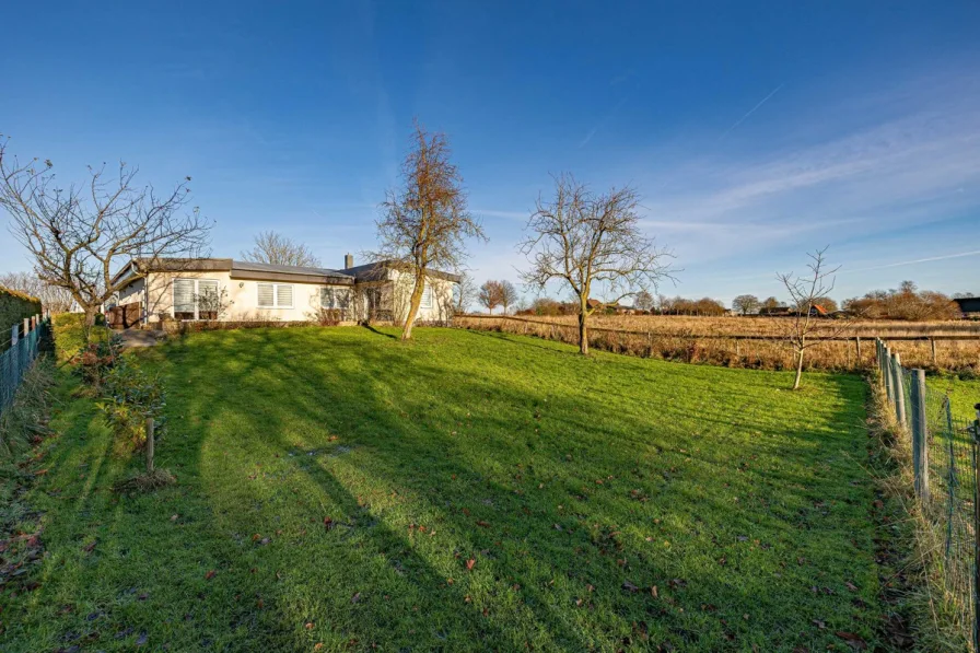 Eingezäunter Garten - Haus kaufen in Kiesby - Ländlich Wohnen auf einer Ebene