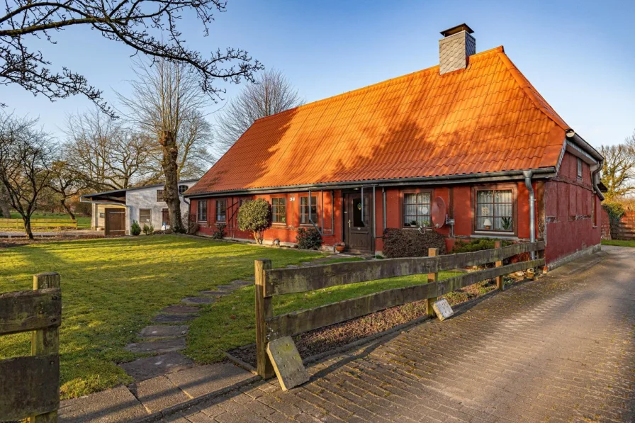 Ihr neues Zuhause - Haus kaufen in Süderbrarup - Zweifamilienhaus mit großer Scheune