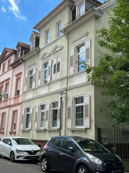 Frontansicht Vorderhaus - Haus kaufen in Worms - Idyllisches Mehrfamilienhaus mit romantischem Hinterhaus - im Zentrum von Worms - Wohnen auf 292 m²