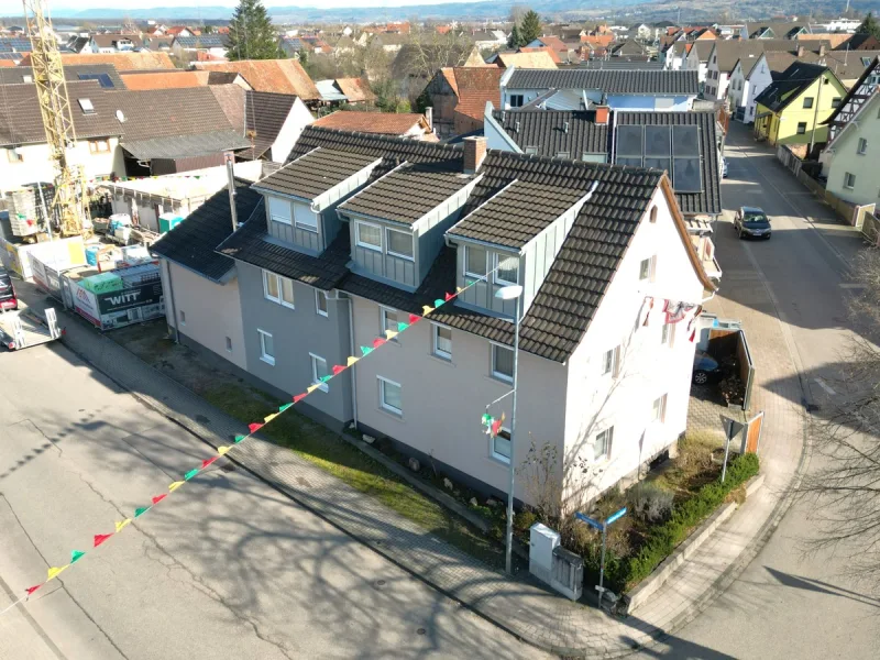 Außenbild - Haus kaufen in Rheinhausen - Vielseitiges Zweifamilienhaus mit Ferienapartment