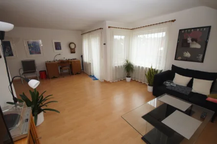 Wohnzimmer  - Wohnung kaufen in Ellhofen - Sehr gepflegte Zweizimmerwohnung in ruhiger Lage von Ellhofen!