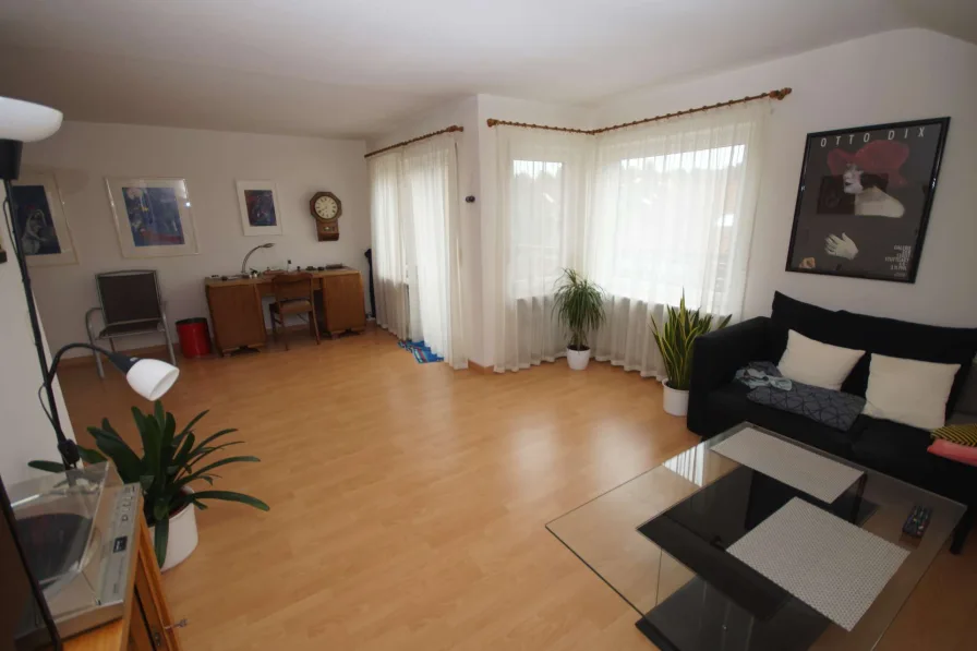 Wohnzimmer  - Wohnung kaufen in Ellhofen - Sehr gepflegte Zweizimmerwohnung in ruhiger Lage von Ellhofen!