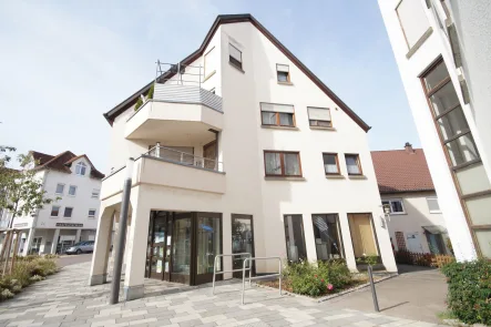 Hausansicht  - Haus kaufen in Sersheim - Ein attraktives Renditeobjekt in Zentrum von Sersheim!