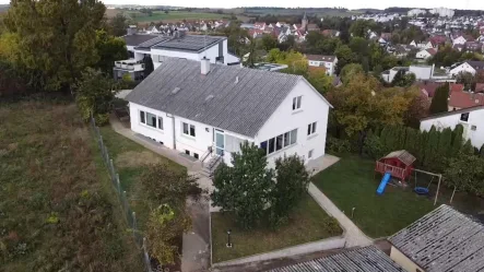 Hausansicht  - Haus kaufen in Heilbronn - Ein geräumiges und gepflegtes Haus in einer ruhigen idyllischen Lage von HN-Frankenbach!