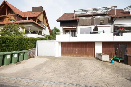 Hausansicht  - Haus kaufen in Bretzfeld - Großes und gepflegtes Reiheneckhaus in ruhiger Lage von Bretzfeld!