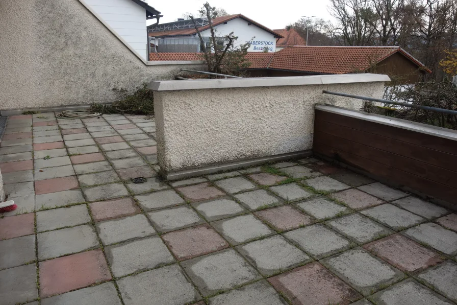 Terrasse - Wohnung kaufen in Garching a.d. Alz - Sehr großzügige Wohnung in Garching an der Alz mit Balkon u. Lift, auch teilbar in 2 WE