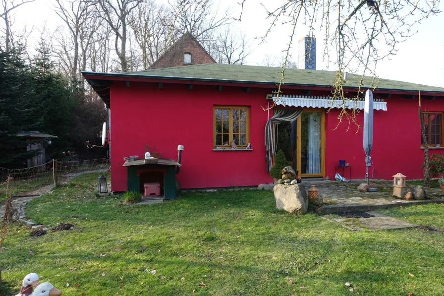 Garten Bungalow (2) - Haus kaufen in Silz - 2 Häuser, 1 Preis: Bungalow von 2002 + teil-vermieteter Altbau u. großem Garten