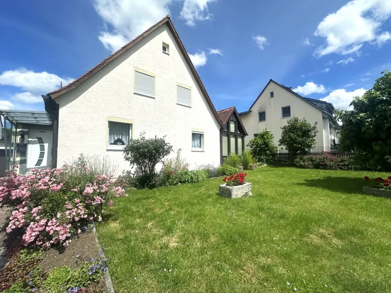  - Haus kaufen in Wiesenthau / Schlaifhausen - RESERVIERT!Charmantes Einfamilienhaus mit Blick auf das Walberla!