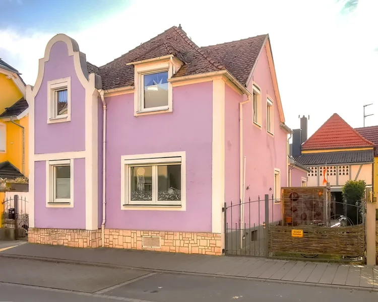 Titelfoto - Haus kaufen in Forchheim - Charmantes Einfamilienhaus mit modernem Komfort und historischem Flair!