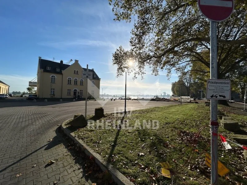 gegenüber Rheinblick