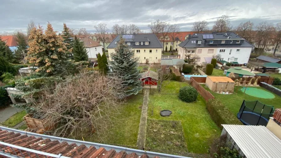 Ausblick auf den Garten - Haus kaufen in Weißenfels - *Große Stadtvilla im Herzen von Weißenfels*