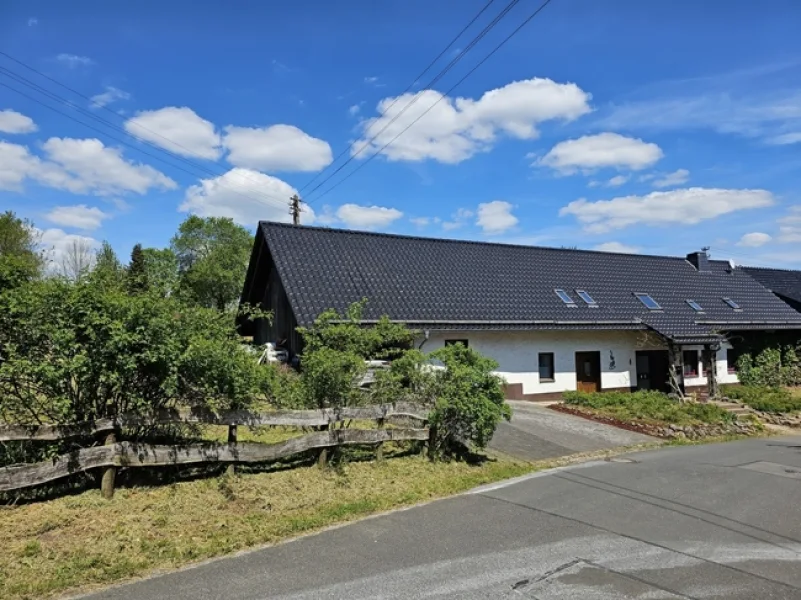  - Haus kaufen in Dahlem - Geräumiges gepflegtes Bauernhaus am Dorfrand mit großem Grundstück.