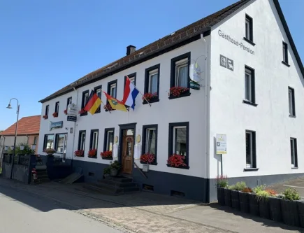  - Gastgewerbe/Hotel kaufen in Üdersdorf - Bed & Breakfast mit 10 Zimmer, Terrasse, Nebengebäuden und 6 Garagen