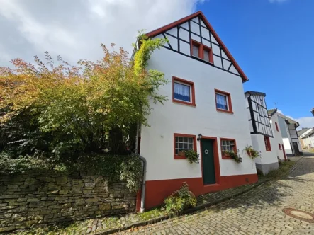  - Haus kaufen in Hellenthal - Kleines Juwel im historischen Ortskern von Reifferscheid