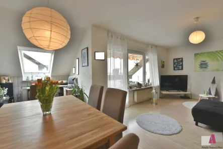 Wohn-/Essbereich - Wohnung kaufen in Eimeldingen - Gemütliche 2,5-Zimmer-Dachgeschoss-Wohnung in Eimeldingen