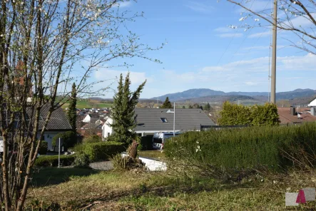 Blauenblick - Grundstück kaufen in Binzen - Bauplatz mit Blauenblick für ein Reihenendhaus in Binzen