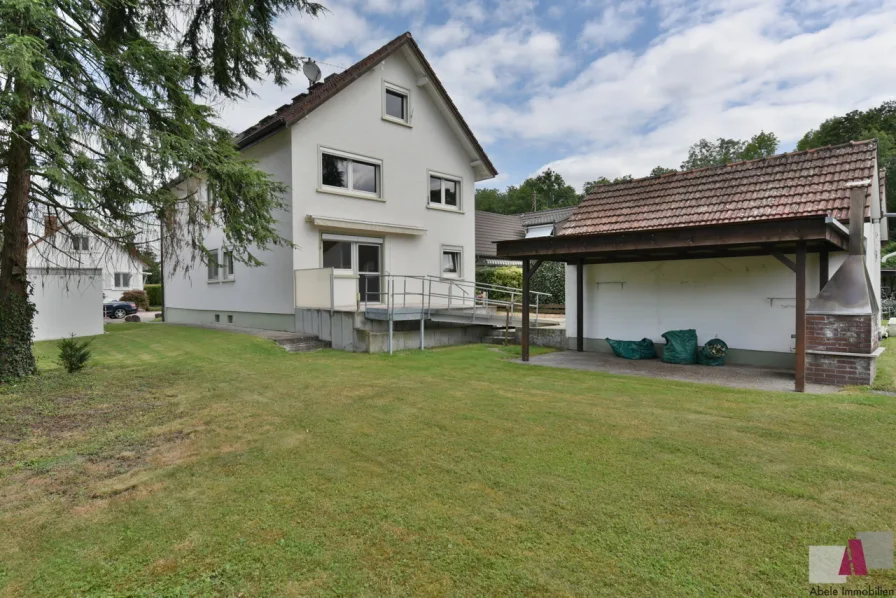 Titelbild - Haus kaufen in Weil am Rhein - Freistehendes Ein- bis Zweifamilienhaus mit viel Potential für die große Familie