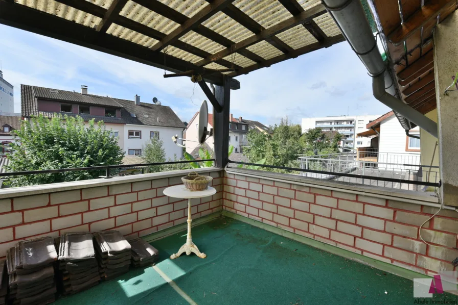 überdachter Balkon