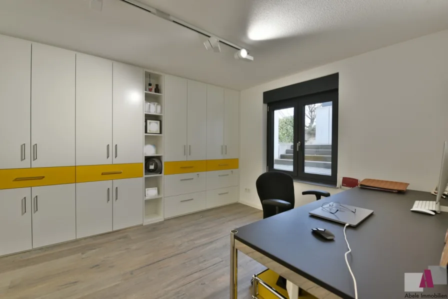 Büro KG