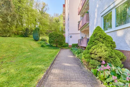 Hauszugang - Wohnung kaufen in Obrigheim - Traumhafte 5-Zimmer-Wohnung mit Garage in ruhiger Lage von Obrigheim