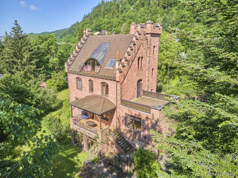 Anwesen im englischen Tudor-Stil - Haus kaufen in Eberbach - Eberbach-Liebhaberobjekt: Herrschaftliches Anwesen in englischer Tudor-Architektur