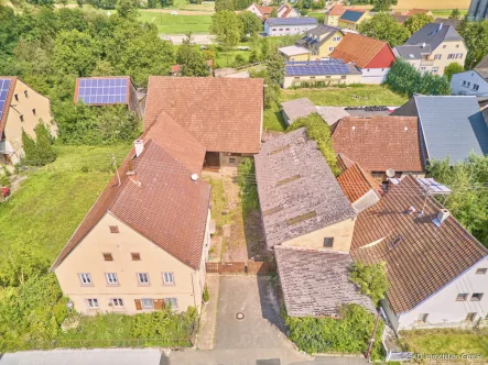 Luftaufnahme - Haus kaufen in Helmstadt-Bargen / Flinsbach - Historisches Anwesen mit Potenzial: Bäuerliches Anwesen mit Scheune und Nebengebäuden in Helmstadt-Bargen