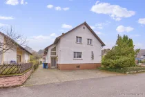 Renovierungsbedürftiges Zweifamilienhaus in Elztal